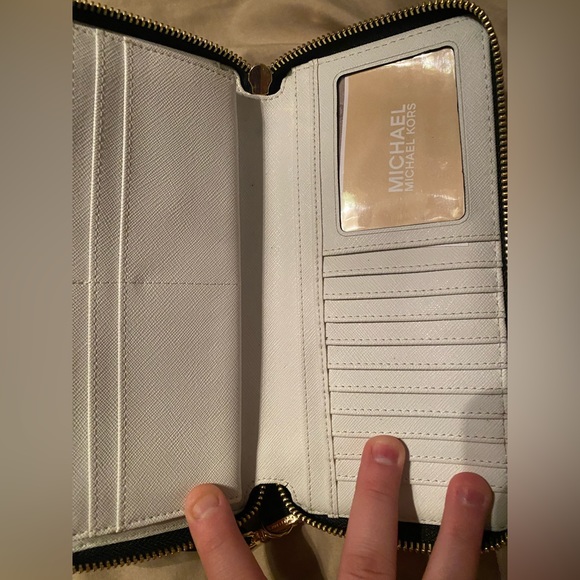 Michael Kors leather continental wristlet - Picture 4 of 5